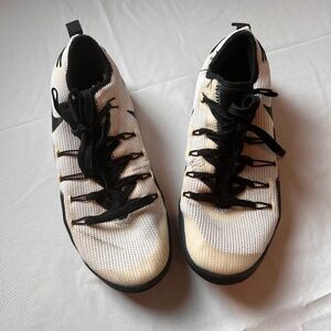 Men's nike athletic shoes hypershift, white/black, size 9